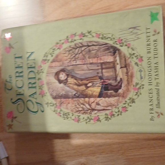 THE SECRET GARDEN CHAPTER BOOK - Picture 3 of 11
